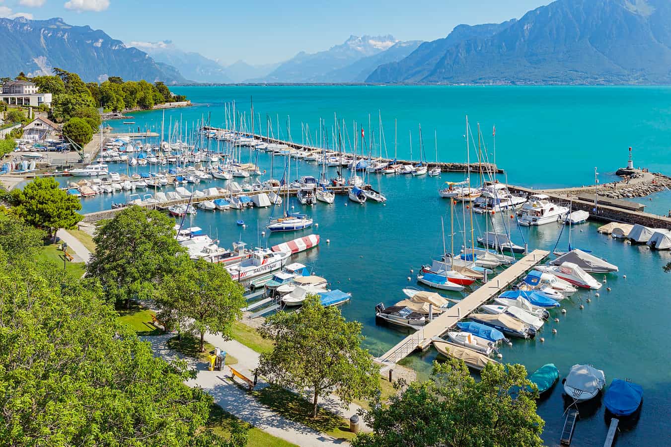 The port of La Tour-de-Peilz, view of Lake Geneva towards the Valais, east-south.