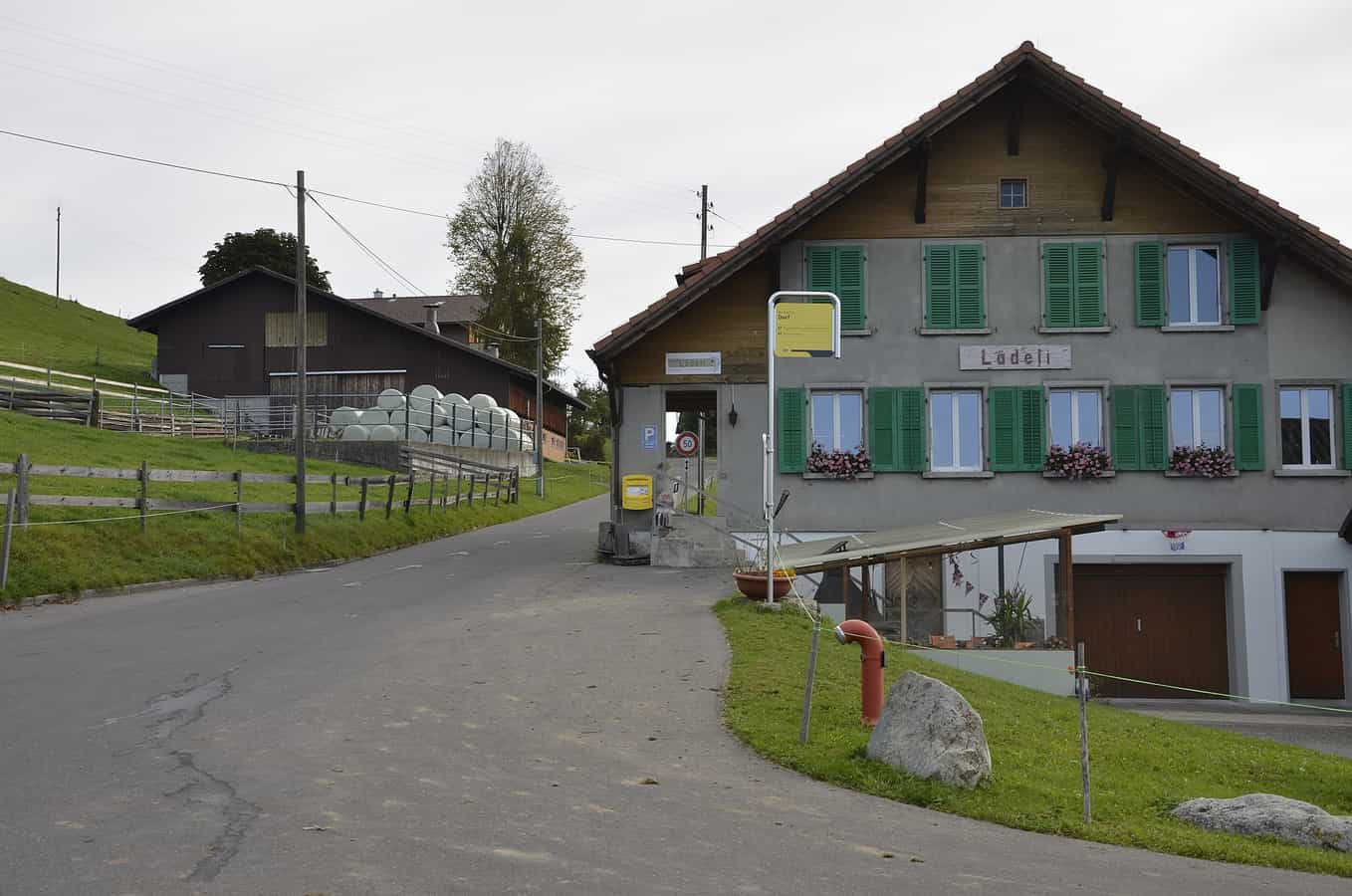 Kanton Bern: Gemeinde Wachseldorn, Haltestelle Dorf