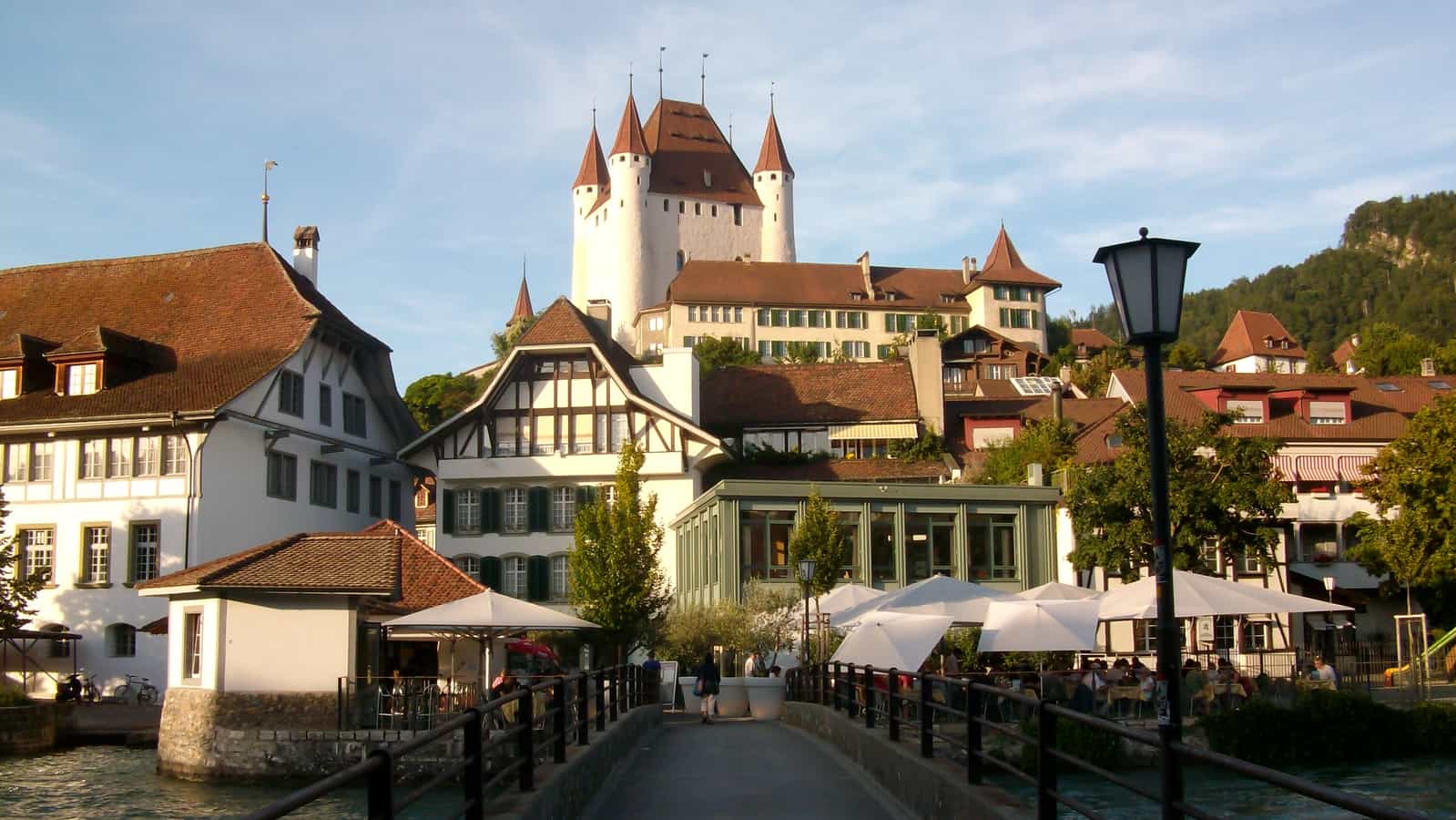 Schloss mit Altstadt von Thun
