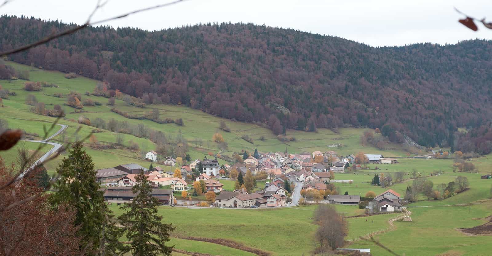 Vaulion è un comune del distretto di Jura-Nord Vaudois, nel Cantone di Vaud, in Svizzera.
