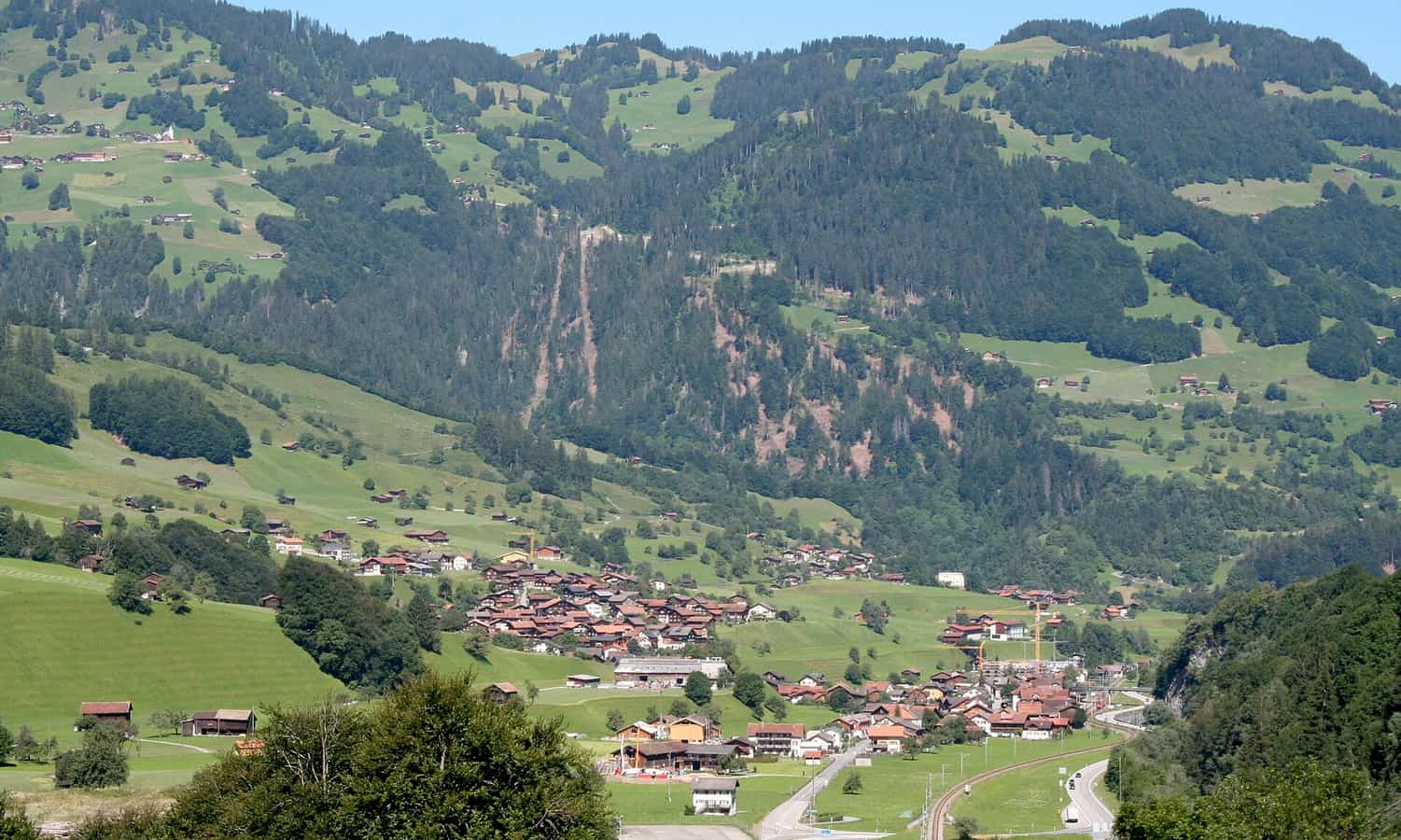 Jenaz, Ansicht von Südosten
