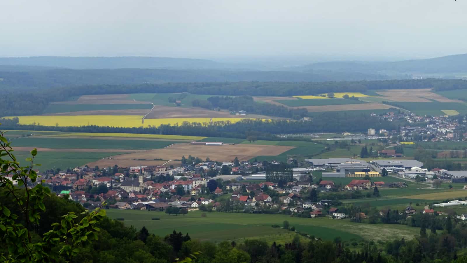 Les villages de Courgenay et Alle, vue depuis "La Sablonnière" (près du Col de la Croix)