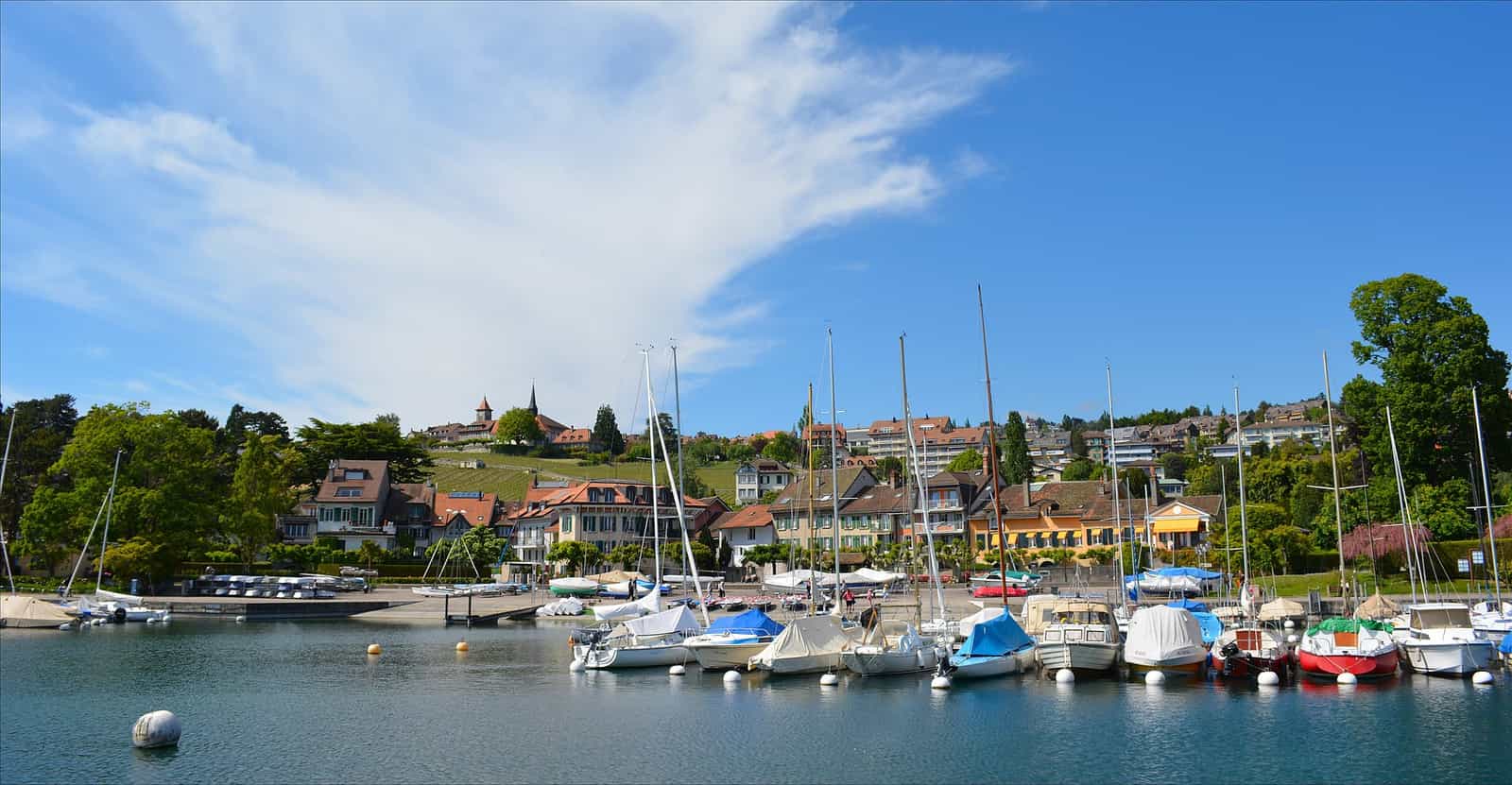 Veduta del porto di Pully, cantone di Vaud