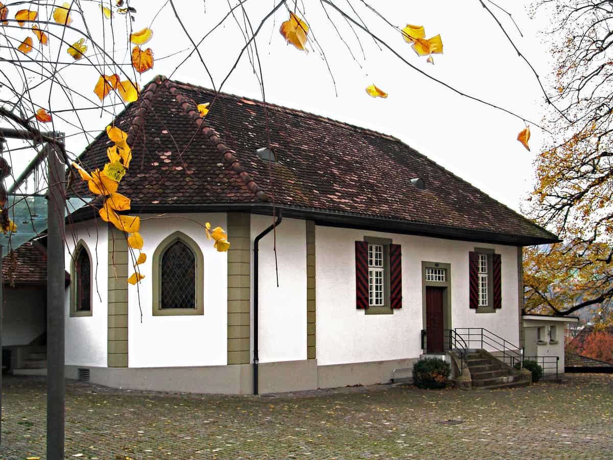 Die neben der reformierten Kirche Münsingen über den Fundamenten eins Beinhauses erbaute Kapelle.