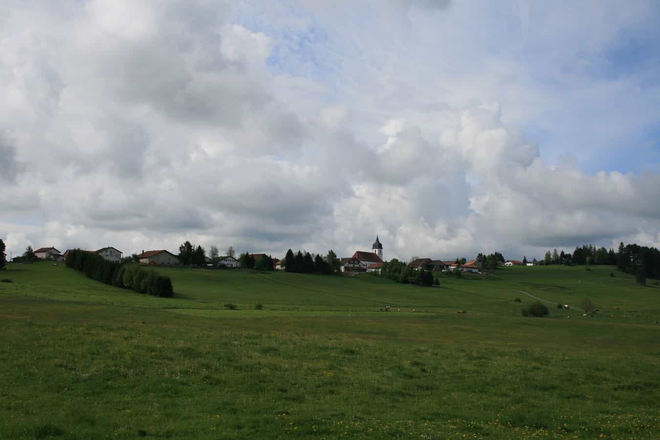 Das Dorf Montfaucon JU, Schweiz