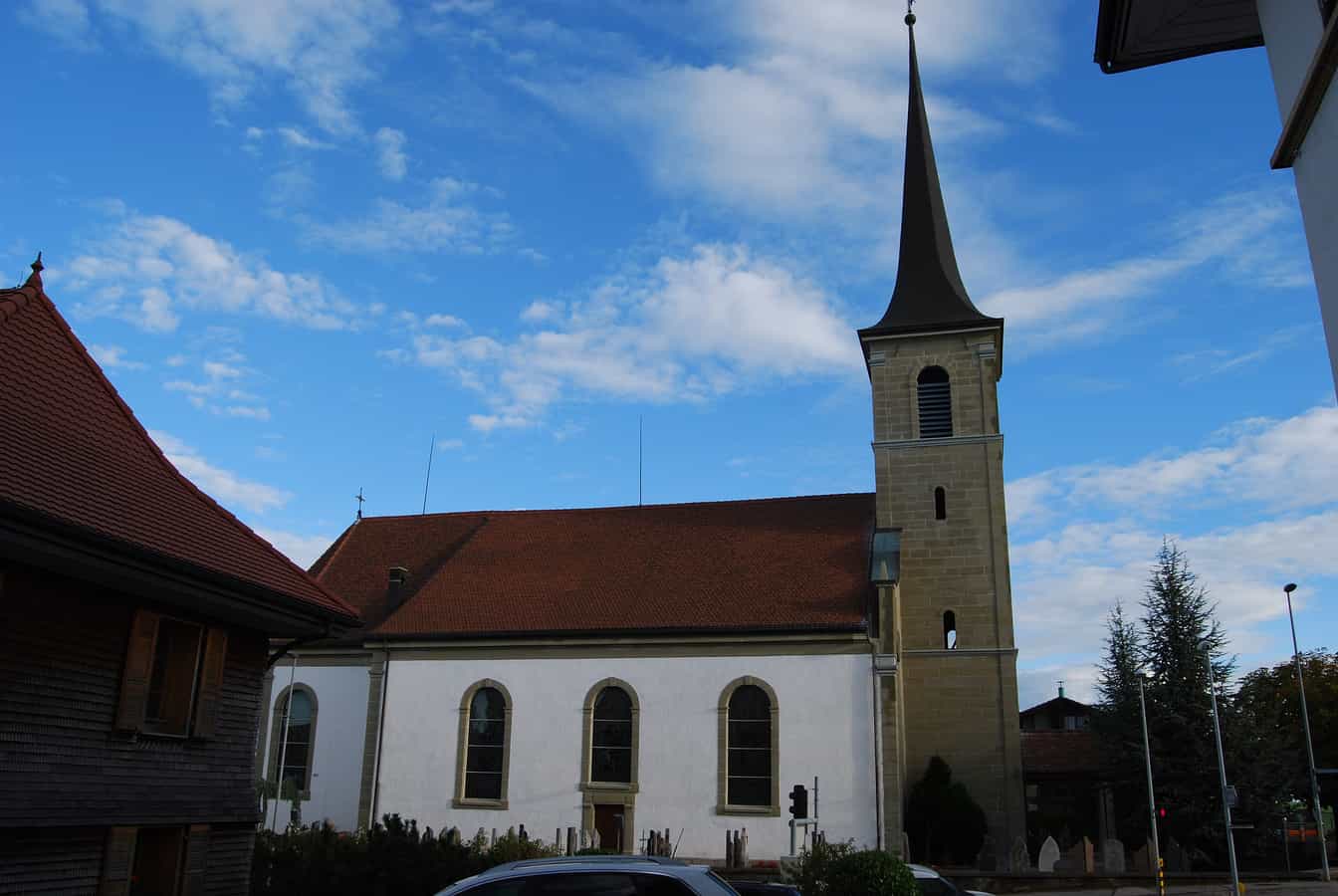 Katholische Kirche von Neyruz, Kanton Freiburg, Schweiz