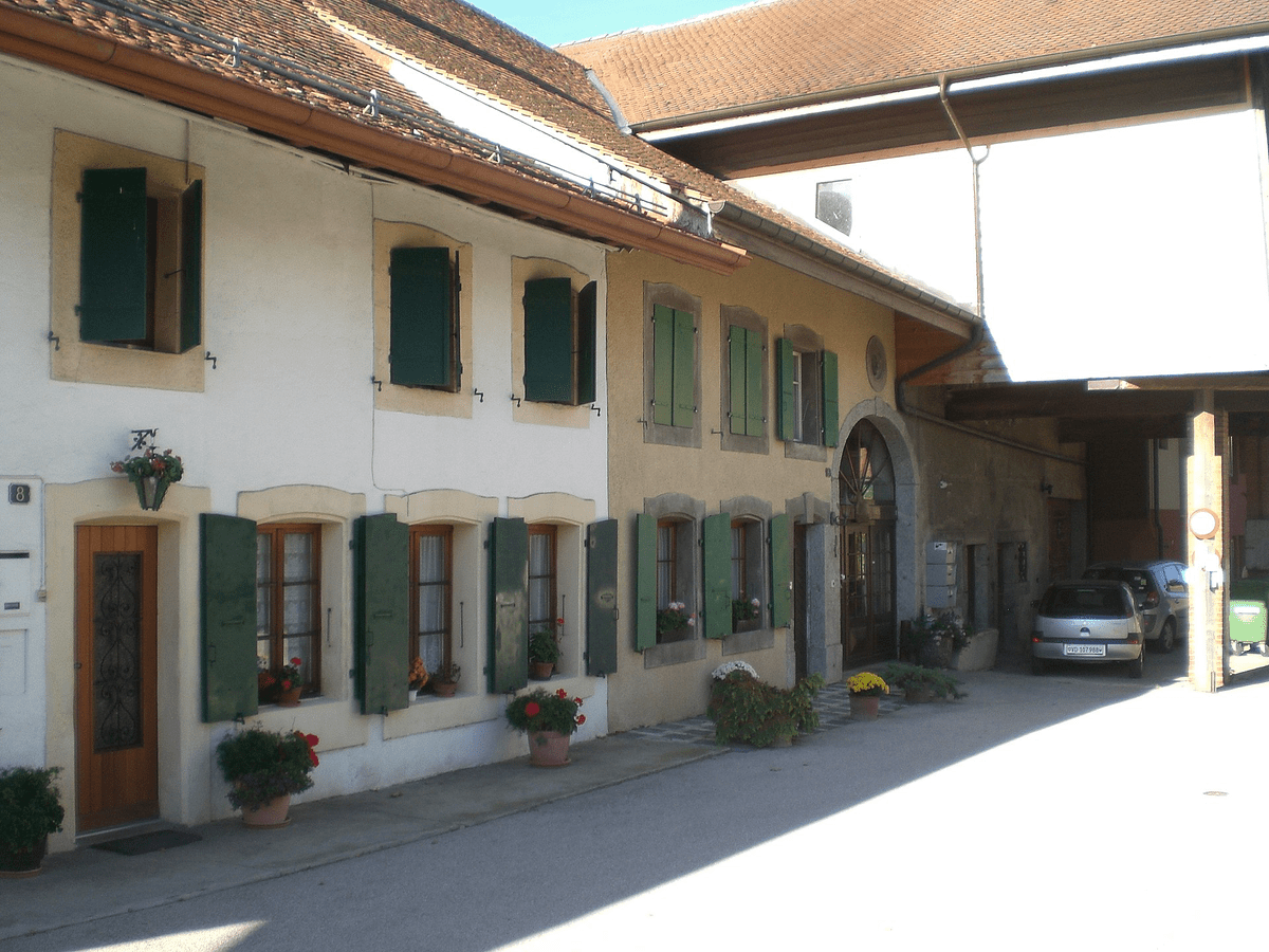 Farmhouse in Étagnières, canton of Vaud, Switzerland