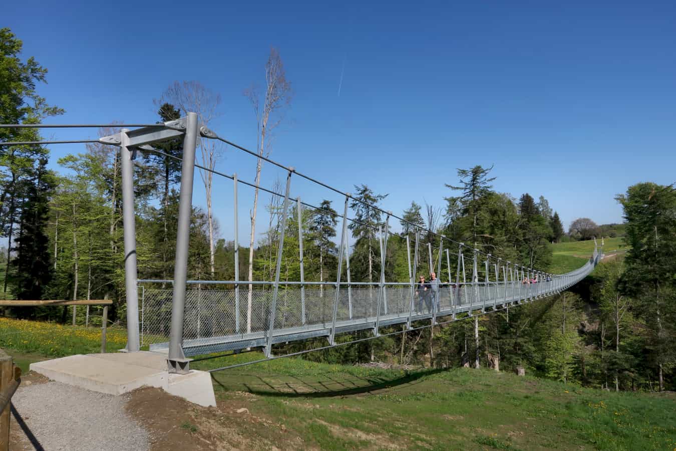 Die 2019 eingeweihte Hängebrücke verbindet Heiden AR mit Grub SG.