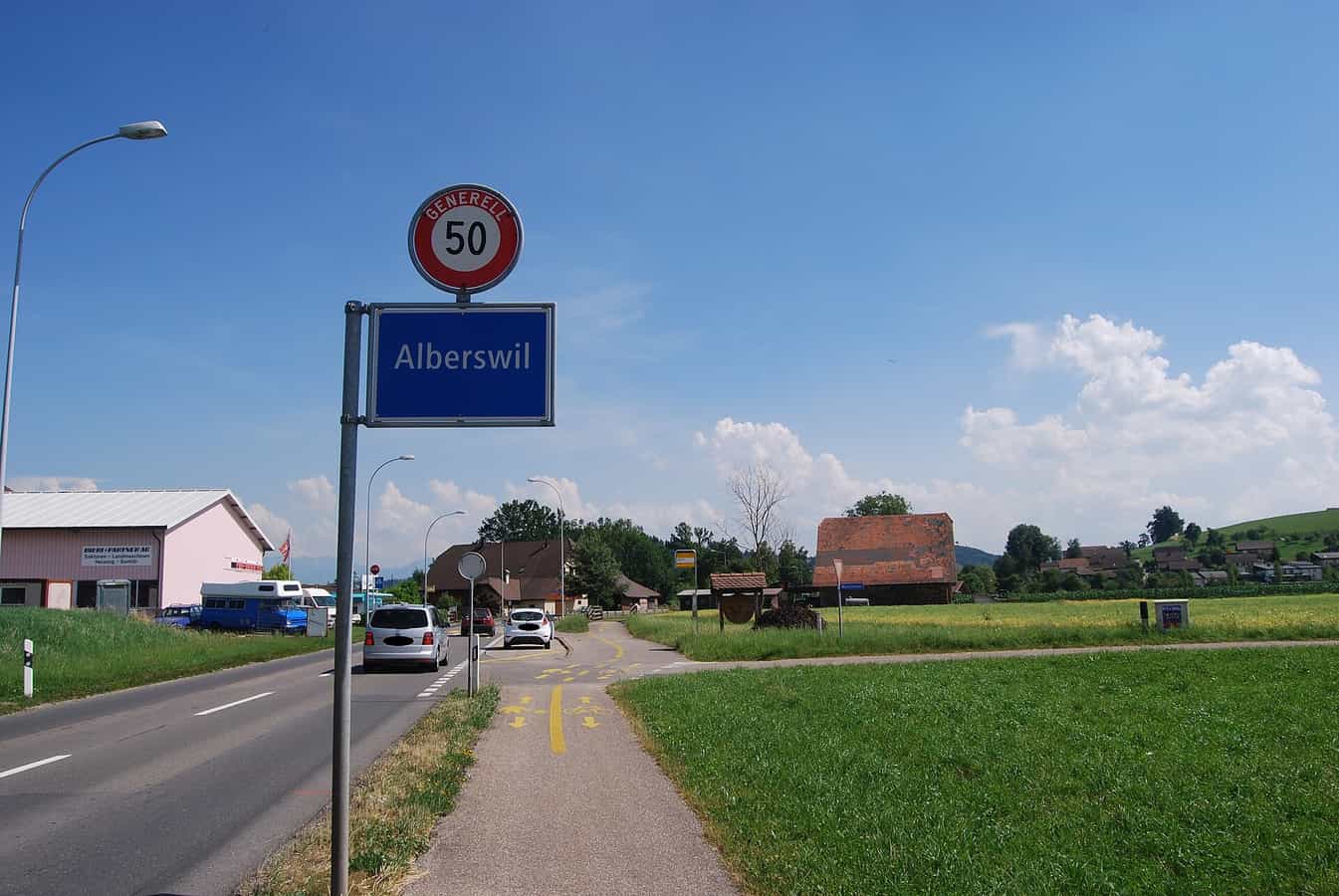 Dorfeingang von Alberswil von Schötz her kommend