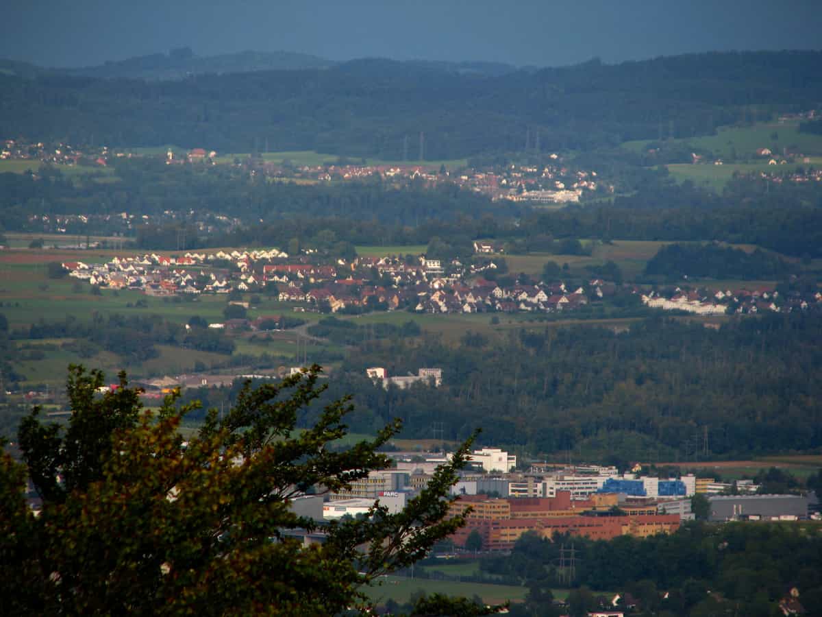 Ansicht vom Loorenkopf auf Gutenswil (Gemeinde Volketswil), im Vordergrund Schwerzenbach