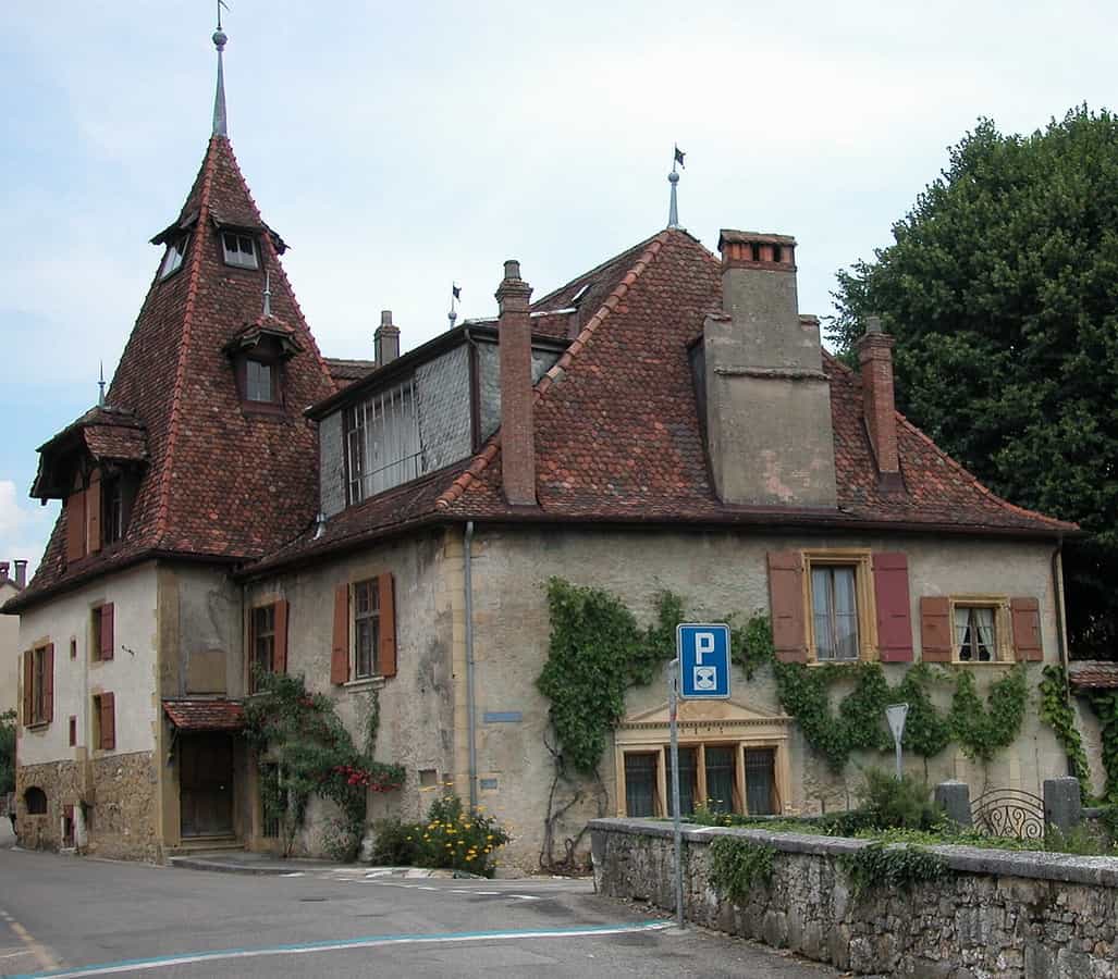 Vue des façades nord et ouest de la maison du peintre Gustave Jeanneret