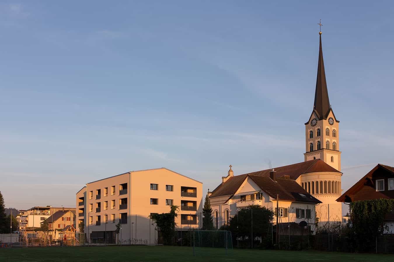 Pfarrhof und Pfarrkirche