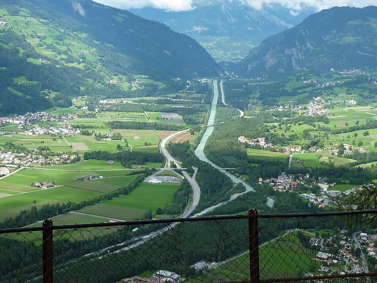 Domleschg, Schweiz. Blick vom Crap Carschenna oberhalb Thusis.