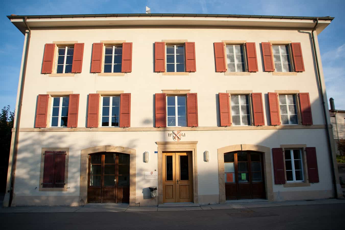 Gemeindehaus von Essertines-sur-Yverdon, Kanton Waadt, Schweiz.