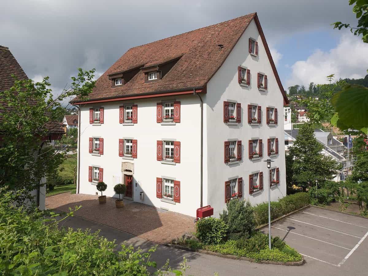 Das Gemeindehaus von Rudolfstetten-Friedlisberg, Schweiz