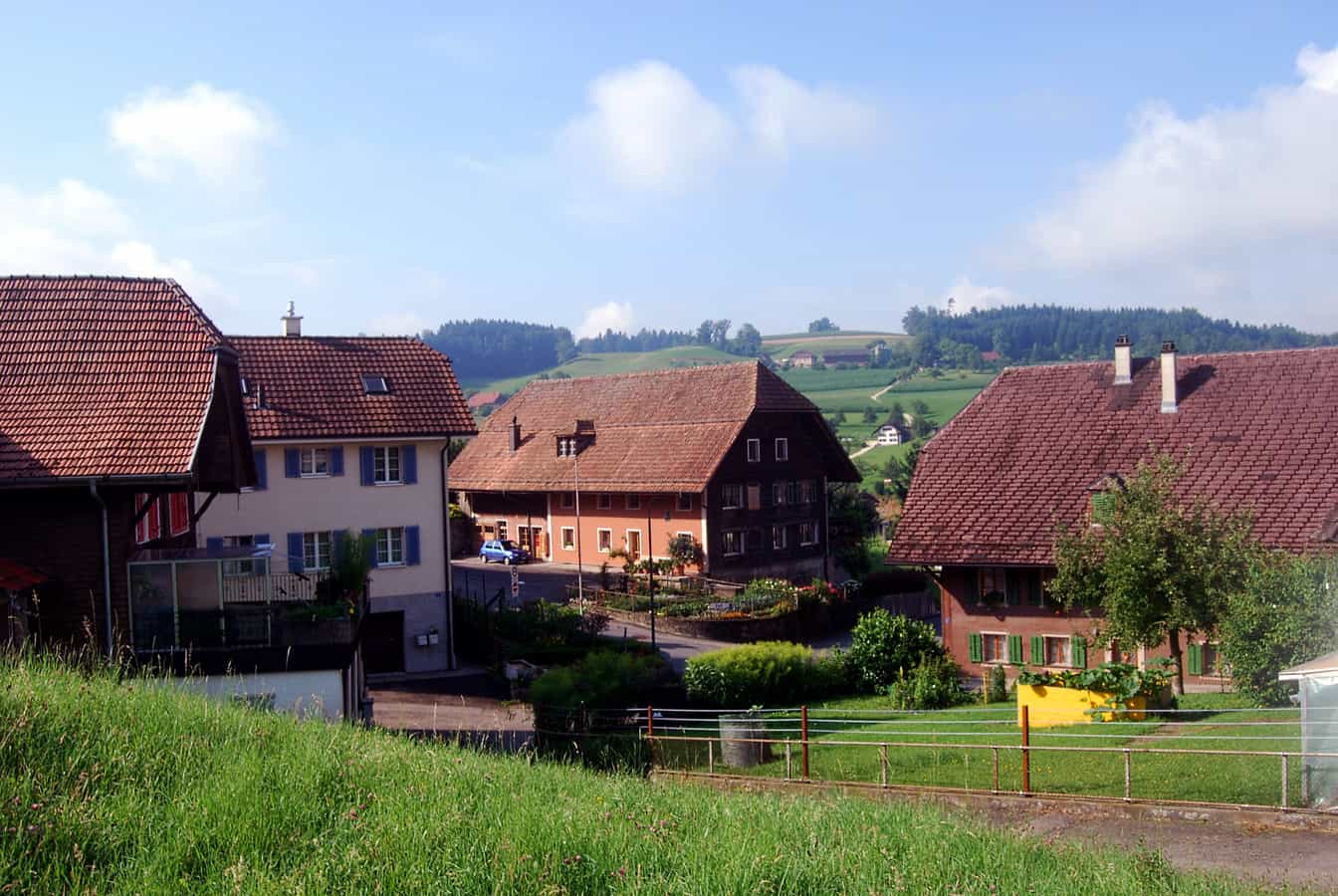 Bauernhäuser im Dorfzentrum von Grossdietwil
