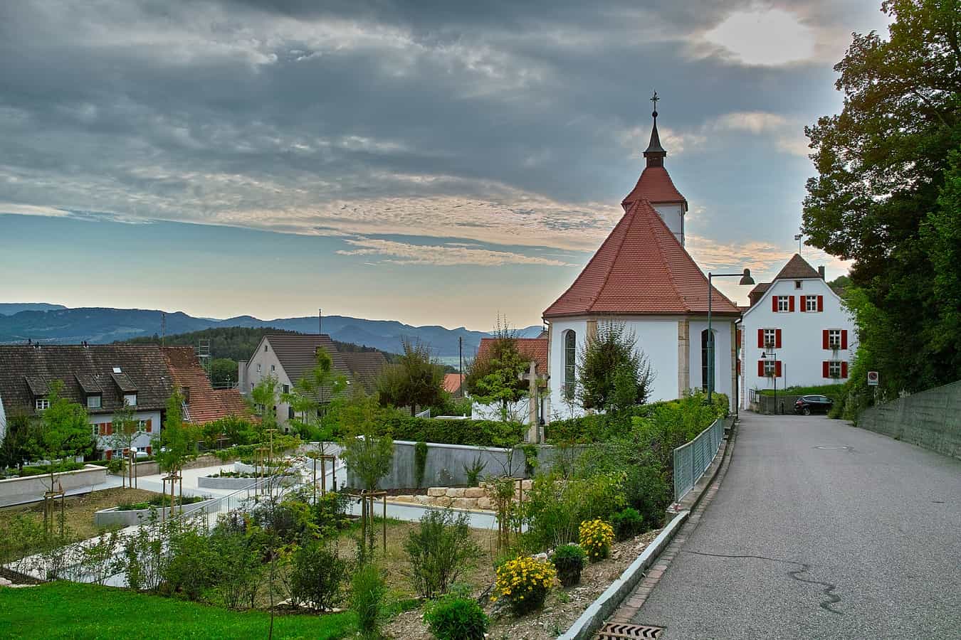 Himmelried mit Kirche und Gemeindehaus