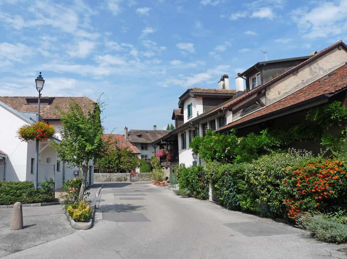 A street in Commugny (canton of Vaud, Switzerland)