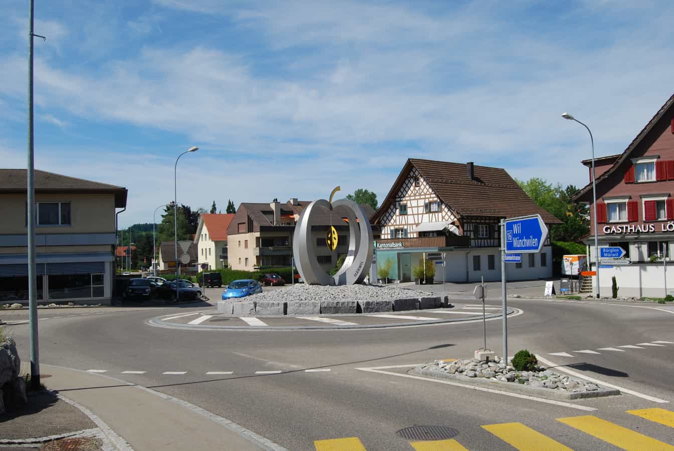 Verkehrskreisel im Dorfzentrum
