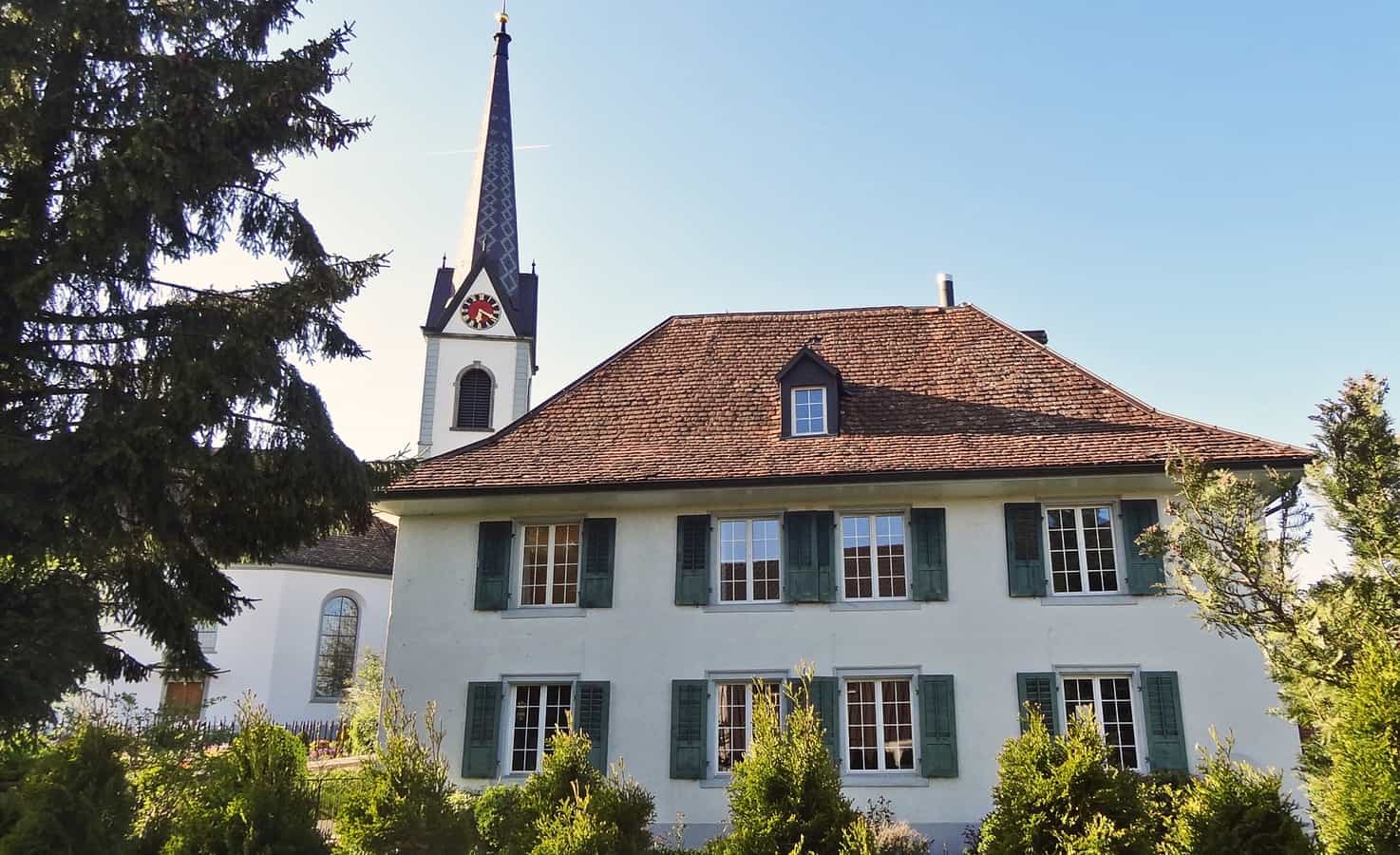 Reformierte Kirche Langrickenbach mit ehemaligem Pfarrhaus