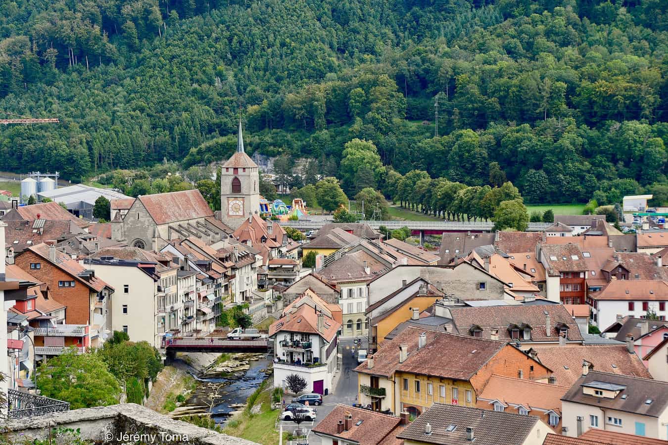 Vue sur la ville de Moudon (VD), en Suisse.