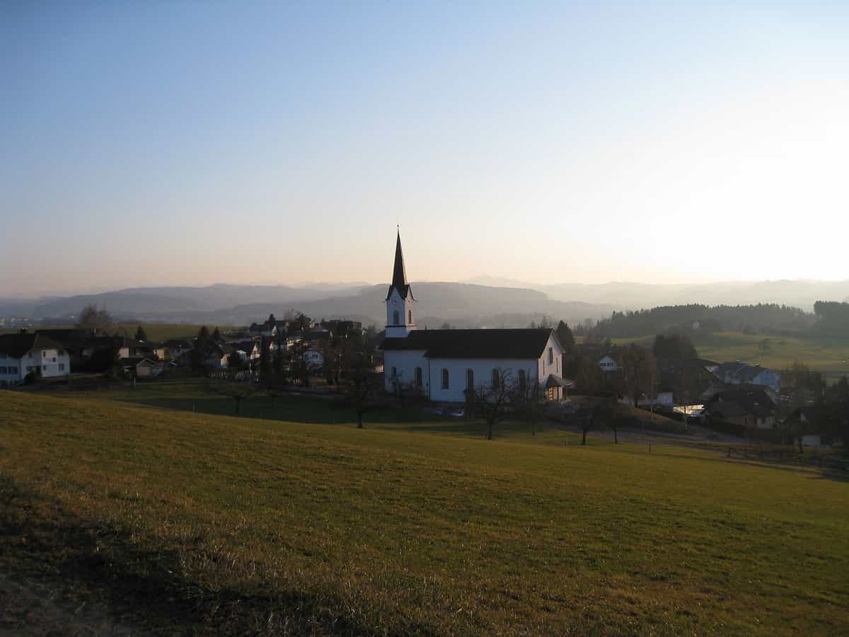 Die Kirche in Bettwiesen von Norden aus gesehen.