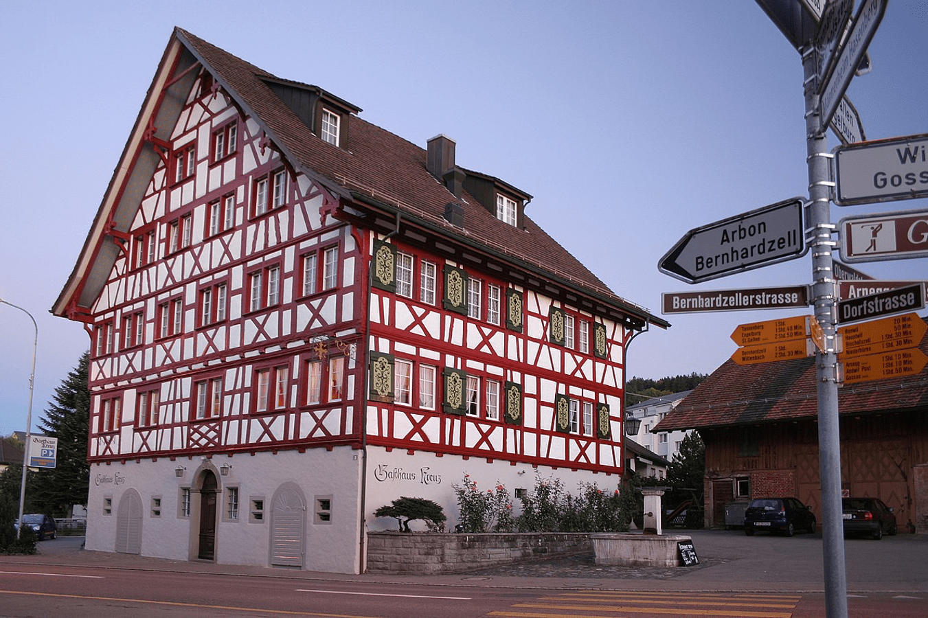 Gasthof Kreuz an Waldkirchs Dorfkreuzung