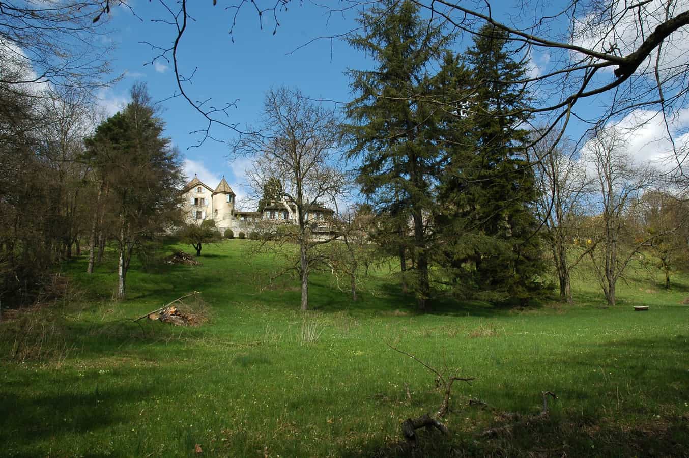 Vernier, Château d'Aïre visto dal sentiero lungo il Rodano.