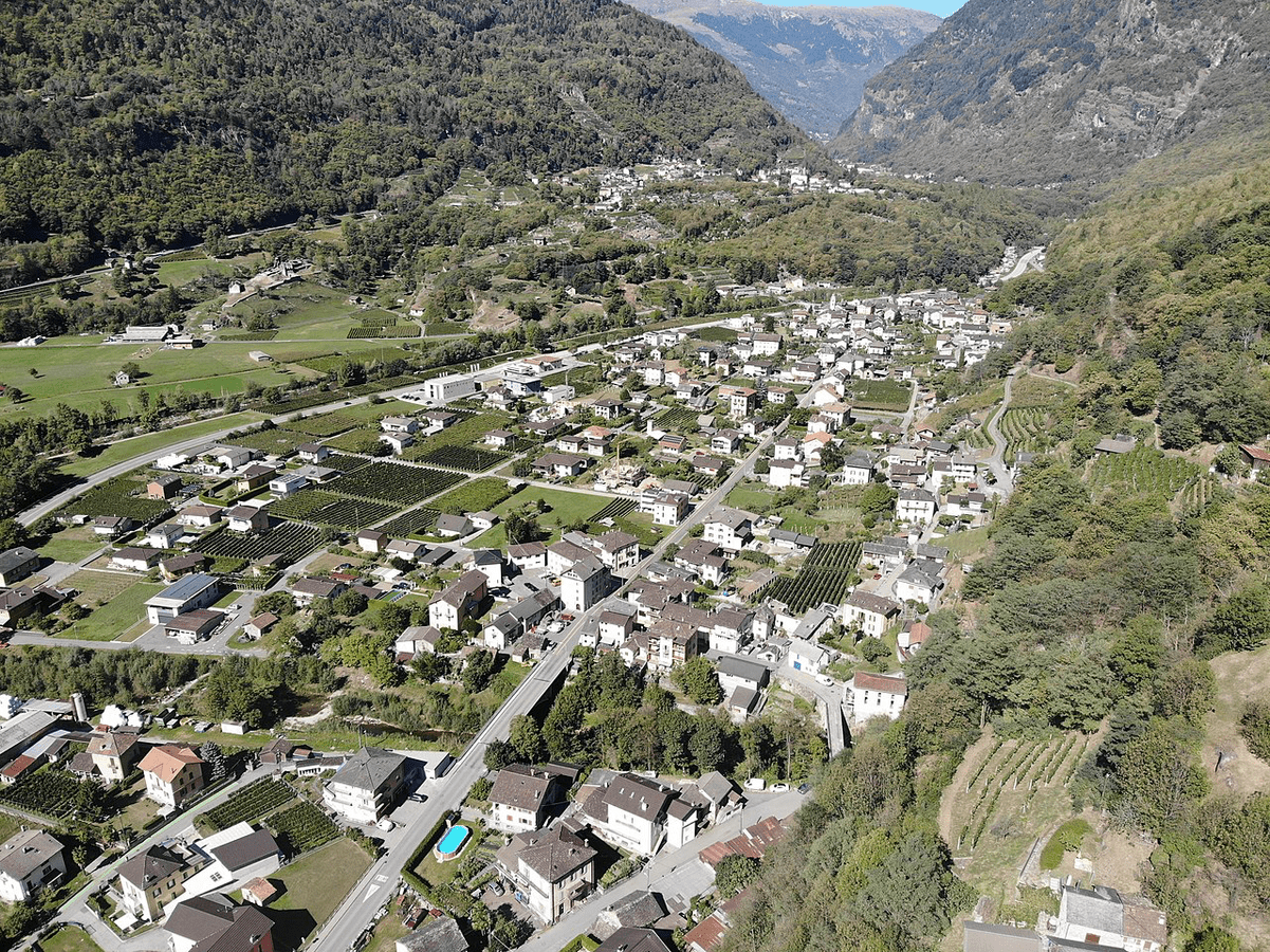 Serravalle-Ludiano talaufwärts im Valle di Blenio