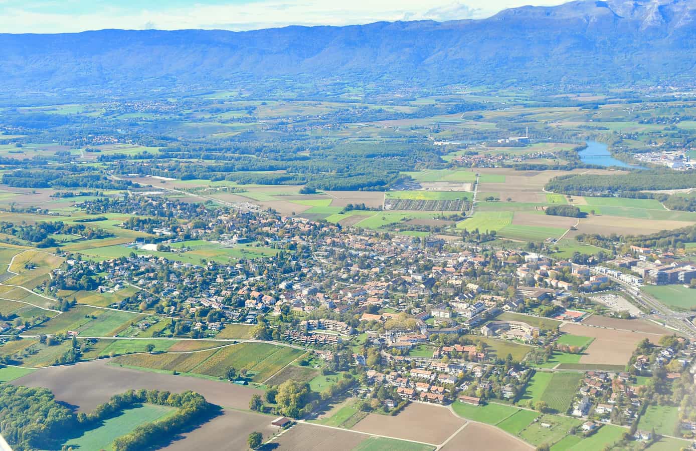 Vue aérienne de Bernex (GE), en Suisse.