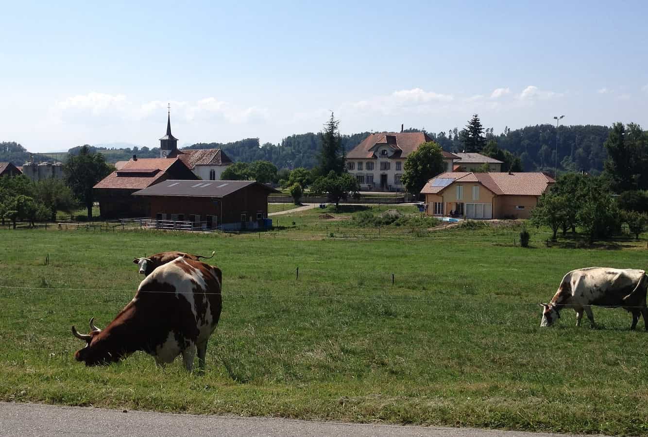 Il villaggio di Nuvilly, nel cantone di Friburgo, in Svizzera.